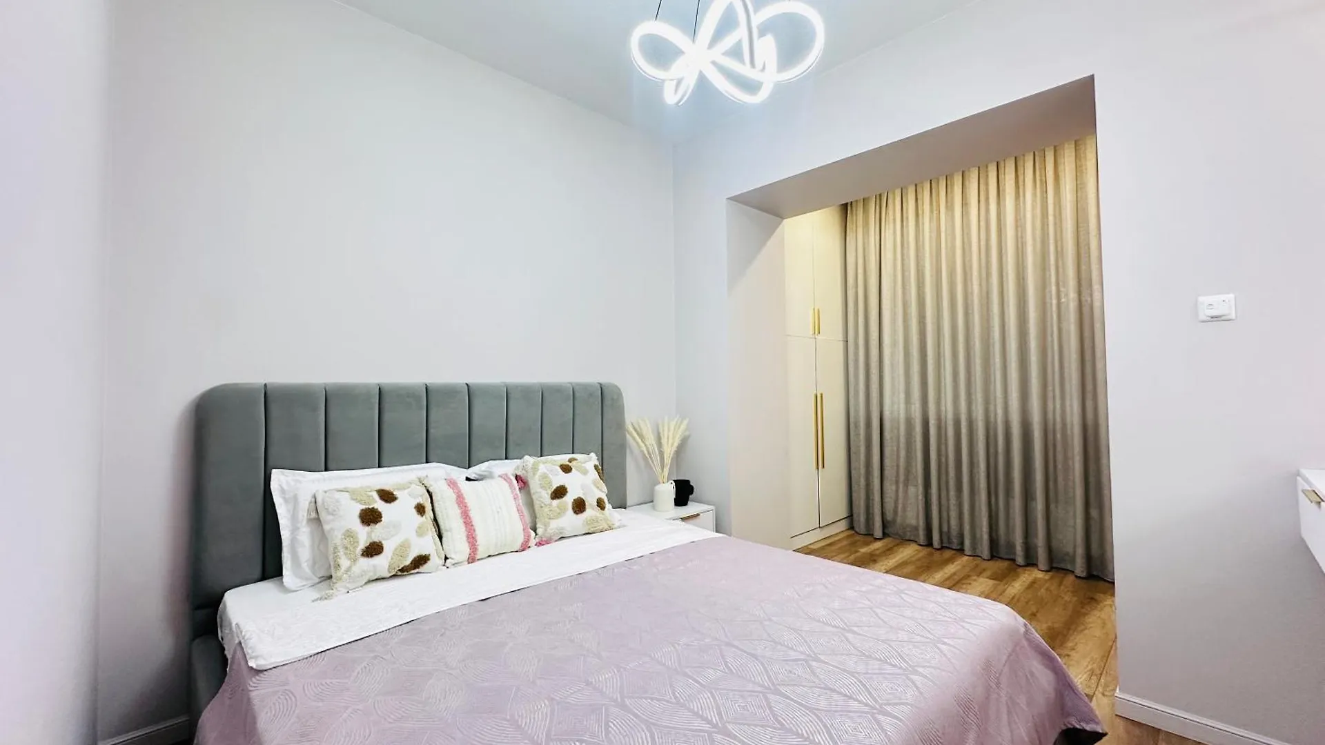 Comfort City, Lux Apartments Алматы 0*,  Казахстан