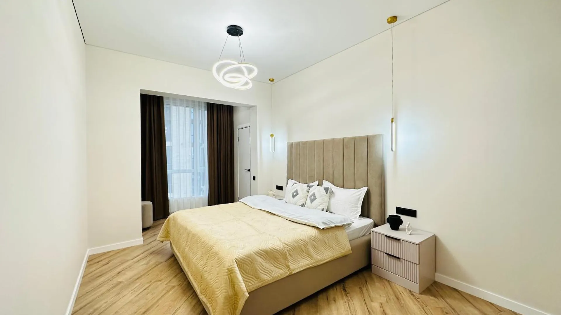 Comfort City, Lux Apartments location